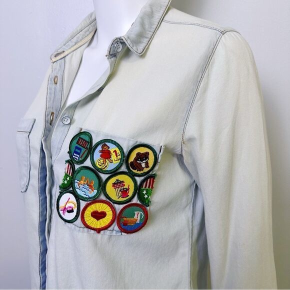 Urban Outfitters Tops - ᴠɪɴᴛᴀɢᴇ ᴄʜᴀᴍʙʀᴀʏ ᴅᴇɴɪᴍ ᴘᴀᴛᴄʜᴡᴏʀᴋ ᴘᴏᴄᴋᴇᴛ ʙᴜᴛᴛᴏɴ ᴅᴏᴡɴ ᴛᴏᴘ